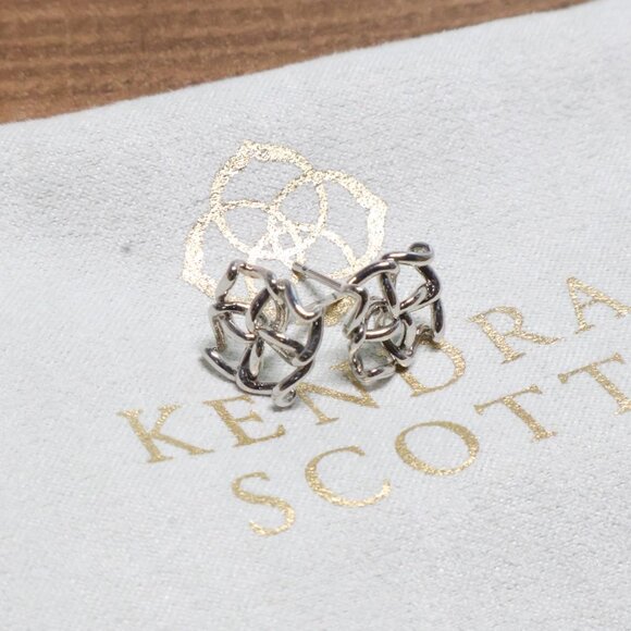 Kendra Scott Kelly Stud Earrings in Silver - Picture 1 of 3